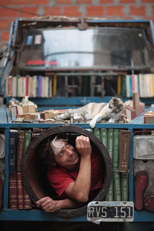 Argentine book tank