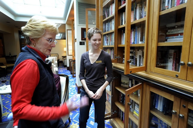 Portland's Heathman Hotel library