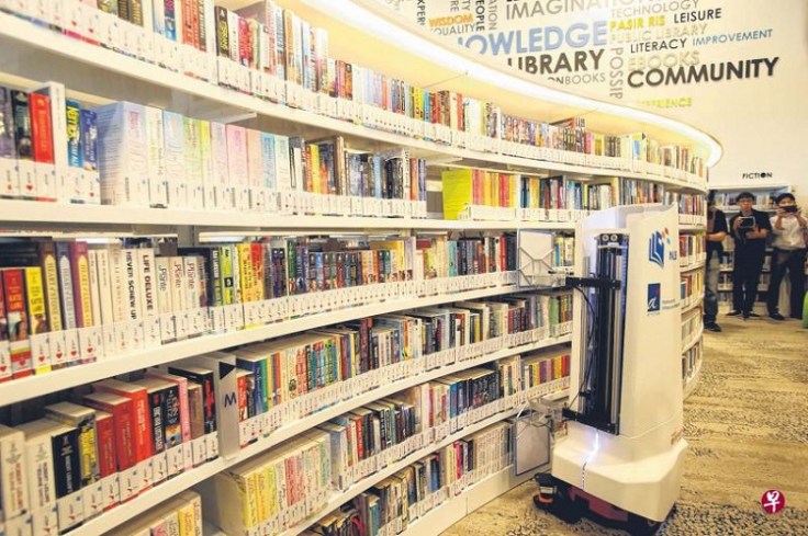 Singapore Robot Checks Shelves
